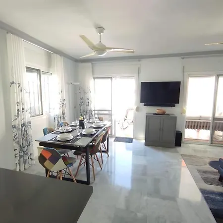 Stylish 4 Bedroom With Private Pool 빌라 *
