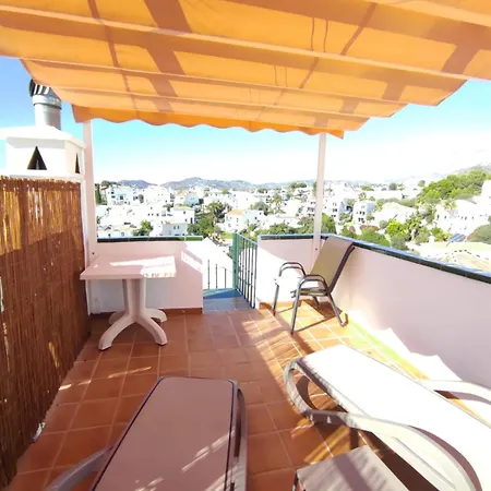 Stylish 4 Bedroom With Private Pool 빌라 네르하