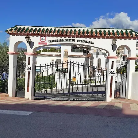 Stylish 4 Bedroom With Private Pool *